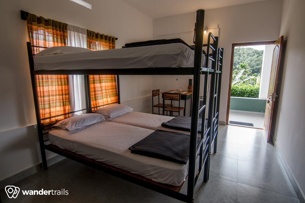 Whispering Willows Farm stay *